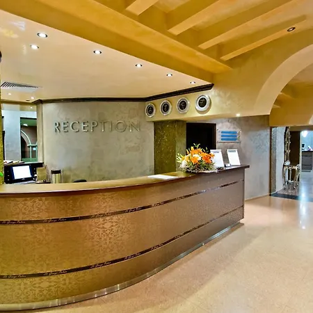 Хотел Saint George Palace 3*
