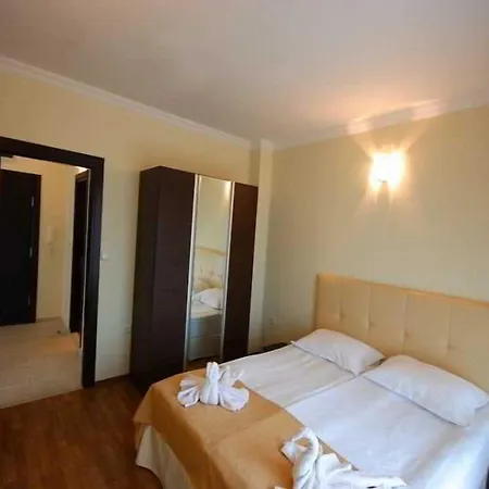 Готель Saint George Palace 3*